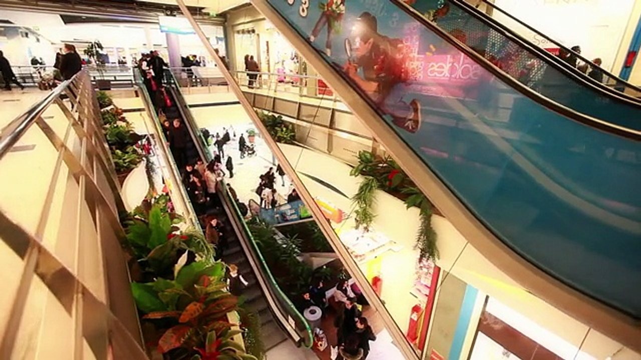 Ariel - lessive, "Publicité sur les mains courantes d'escalator dans des centres commerciaux" - mars 2011