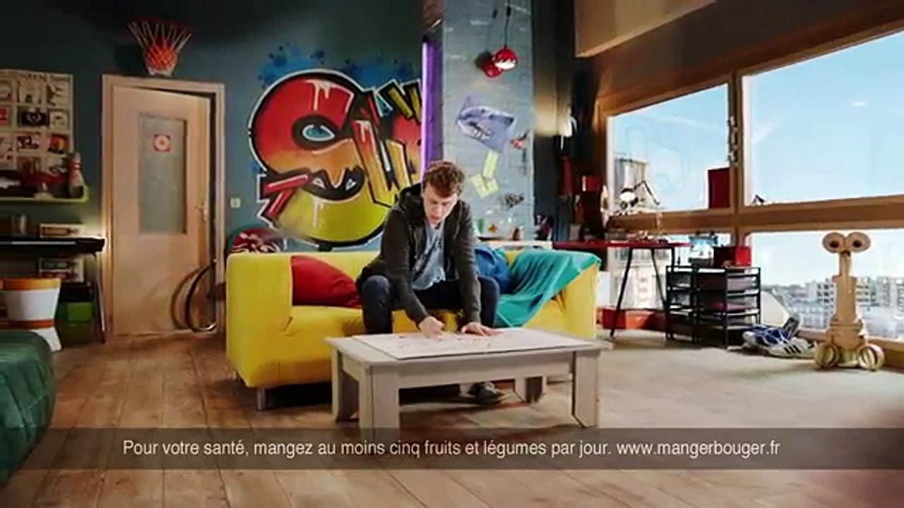 Crunch (Nestlé) - chocolat, "Crunch sort Norman de sa chambre, avec Norman Thavaud, youtube.com/crunchfrance" - février 2012