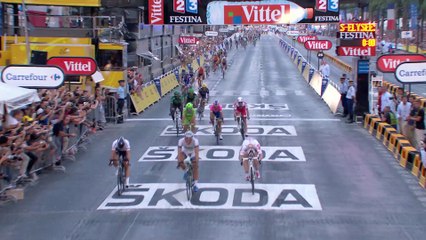 Auditoire pour Amaury Sport Organisation (ASO) - institution sportive, "Arrivée du Tour de France 2013" - novembre 2013