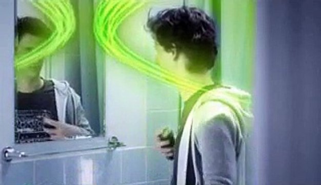 Axe (Unilever) - déodorant Axe Twist - mai 2010 - avec Clara Morgane, twistetfaislavibrer.com, la serveuse