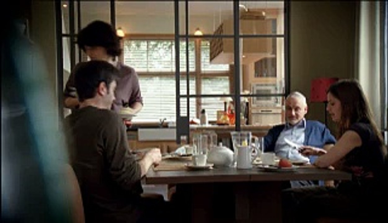 Crédit Mutuel - banque - mai 2010 - "Père et fils", déjeuner de famille