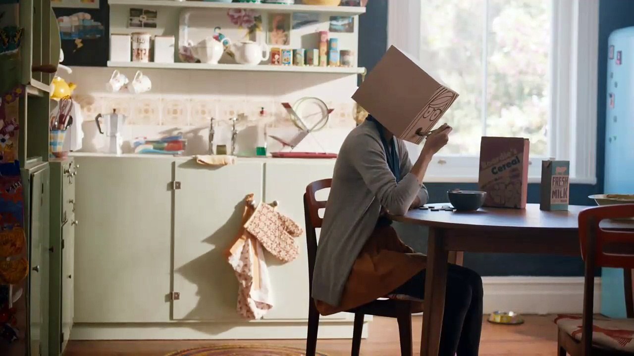Abbott Mead Vickers BBDO pour Walkers - chips Walkers Sunbites, "Cardboard Jane" - février 2014