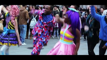 Biborg pour Coca-Cola, Ubisoft - soda, jeu vidéo Just Dance, «Incredible dance experience at Piccadilly Circus» - décembre 2014