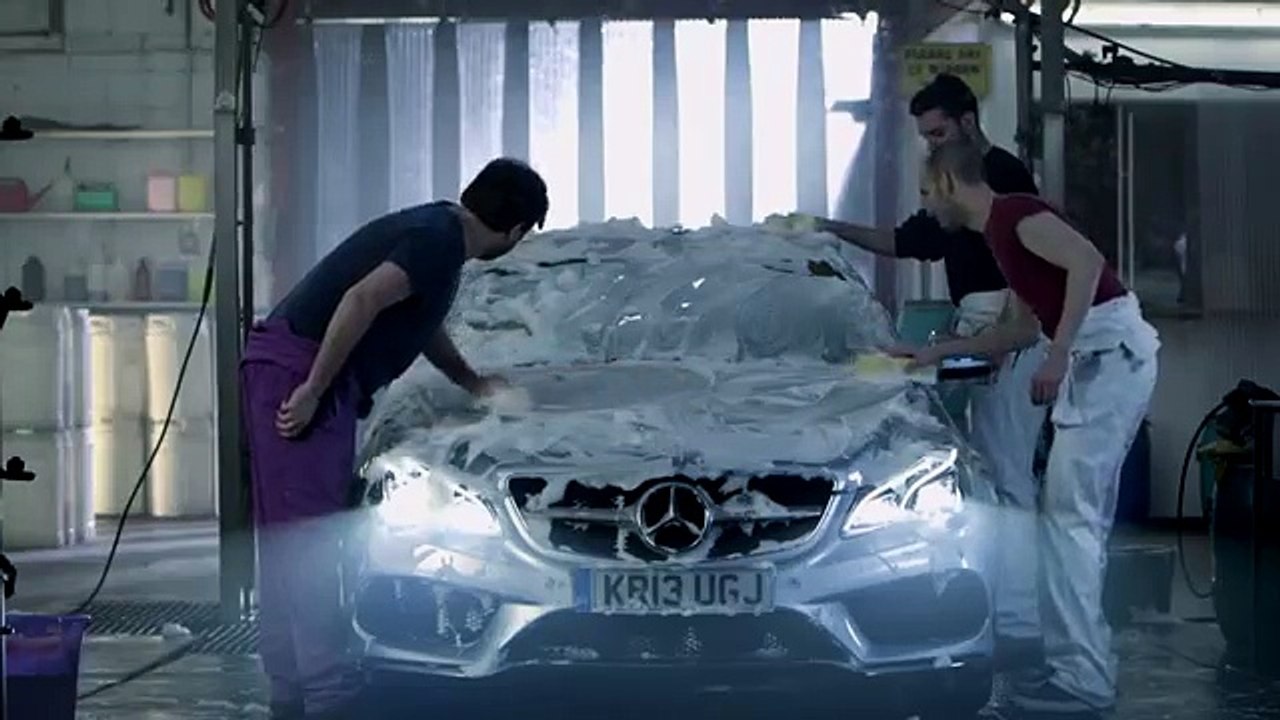 Fallon London pour Cadbury (Mondelez) - chocolat Cadbury Dairy Milk, "Kelly Brook unleashes her inner disco diva" - janvier 2014