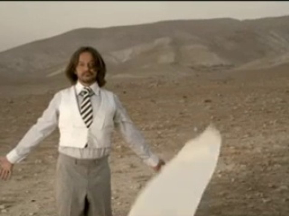 Free - fournisseur d'accès Internet, téléphone, télévision - janvier 2011 - "Freebox Révolution", "M. Easy", Tango 1minute