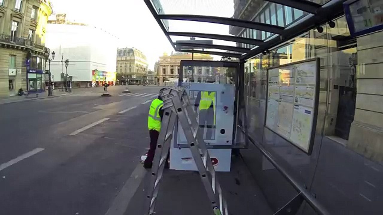 JC Decaux, KR Media pour Kenzo Parfums - parfum Kenzo Flower in the Air, «Abribus» - juillet 2014