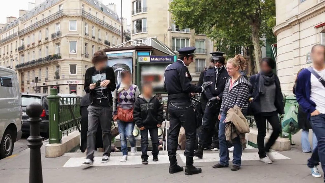 La Redoute - vêtements et accessoires - octobre 2010 - "Police nationale du style", JF rayures, engagez-vous
