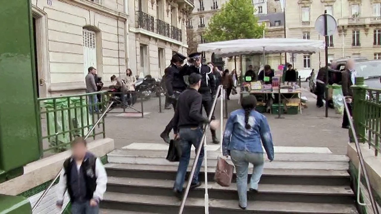 La Redoute - vêtements et accessoires - octobre 2010 - "Police nationale du style", obispo, engagez-vous