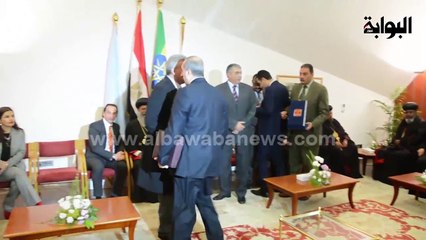 طارق المهدي يقدم مفتاح الإسكندرية لـ "بطريرك" أثيوبيا