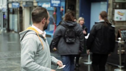 Man gets assaulted in Edinburgh trying to give away free money