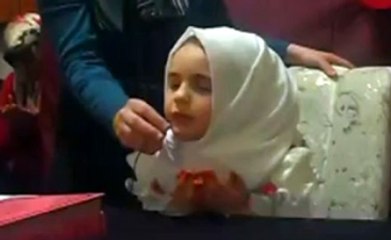 Minik Ecrin'den Duygulandıran Hatim Duası