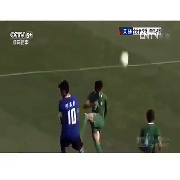 Não é possível! A defesa do time conseguiu furar três vezes e os deuses do futebol não perdoaram!