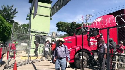 Padres de estudiantes chocan con militares