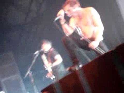 Billy talent Standing in the rain