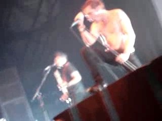 Billy talent Standing in the rain