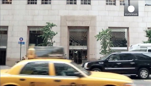 سود شرکت تیفانی در سه ماهه آخر سال ۲۰۱۴ دچار افت شده است