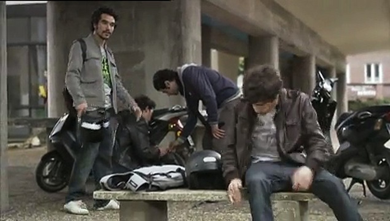 INPES - sensibilisation à la contraception - septembre 2009 - "Les hommes enceintes", scooter