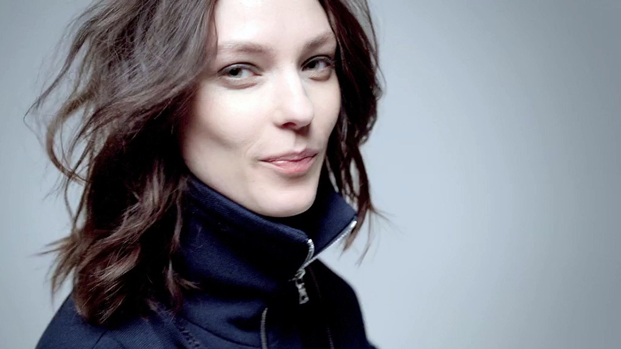 Lacoste - vêtements et accessoires, "Unconventional Chic, Collection automne-hiver 2012-2013" - septembre 2012 - brune