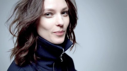 Lacoste - vêtements et accessoires, "Unconventional Chic, Collection automne-hiver 2012-2013" - septembre 2012 - brune