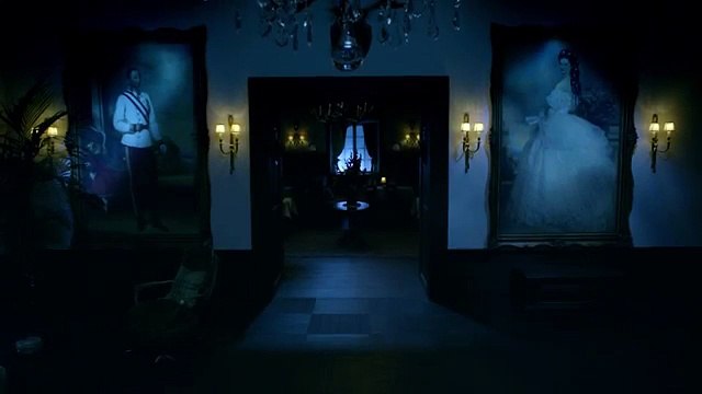 Karl Lagerfeld pour Chanel - vêtements et accessoires, «Reincarnation, avec Pharrell Williams et Cara Delevingne» - novembre 2014 - teaser