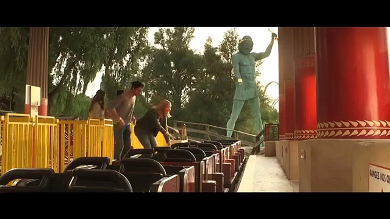 Extrême Sensio pour Parc Astérix - parc d'attraction, "Peur sur le Parc, www.parcasterix.fr/peur-sur-le-parc" - octobre 2013 - leatherface