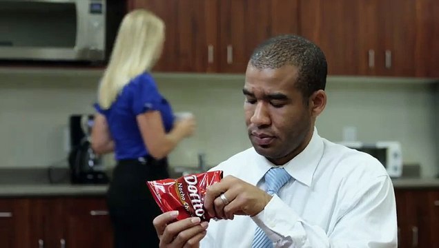 Doritos (PepsiCo) - apéritifs - février 2011 - The best part , doigts