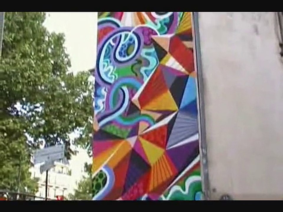 Dulux Valentine - peinture - juin 2010 - "Walls are dancing", quai de Valmy, Paris, 14 juin 2010