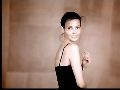 Lancôme - parfum Trésor de Lancôme - novembre 1999 - Le baiser, avec Inès Sastre