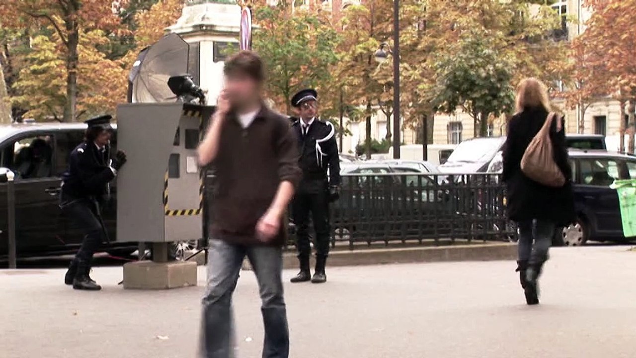 La Redoute - vêtements et accessoires - octobre 2010 - "Police nationale du style", Roi Lion, 30s