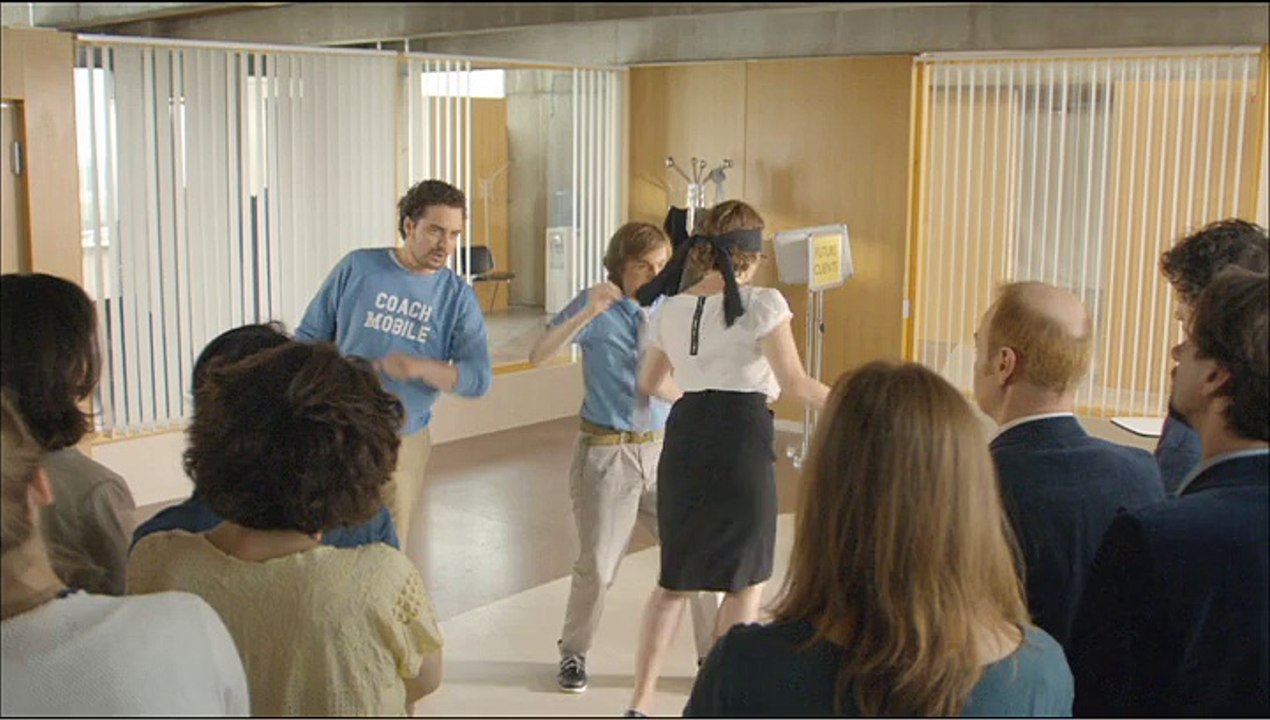 La Poste - forfait de téléphonie mobile La Poste Mobile, "La confiance dans votre mobile" - juin 2011 - "Collin-maillard"