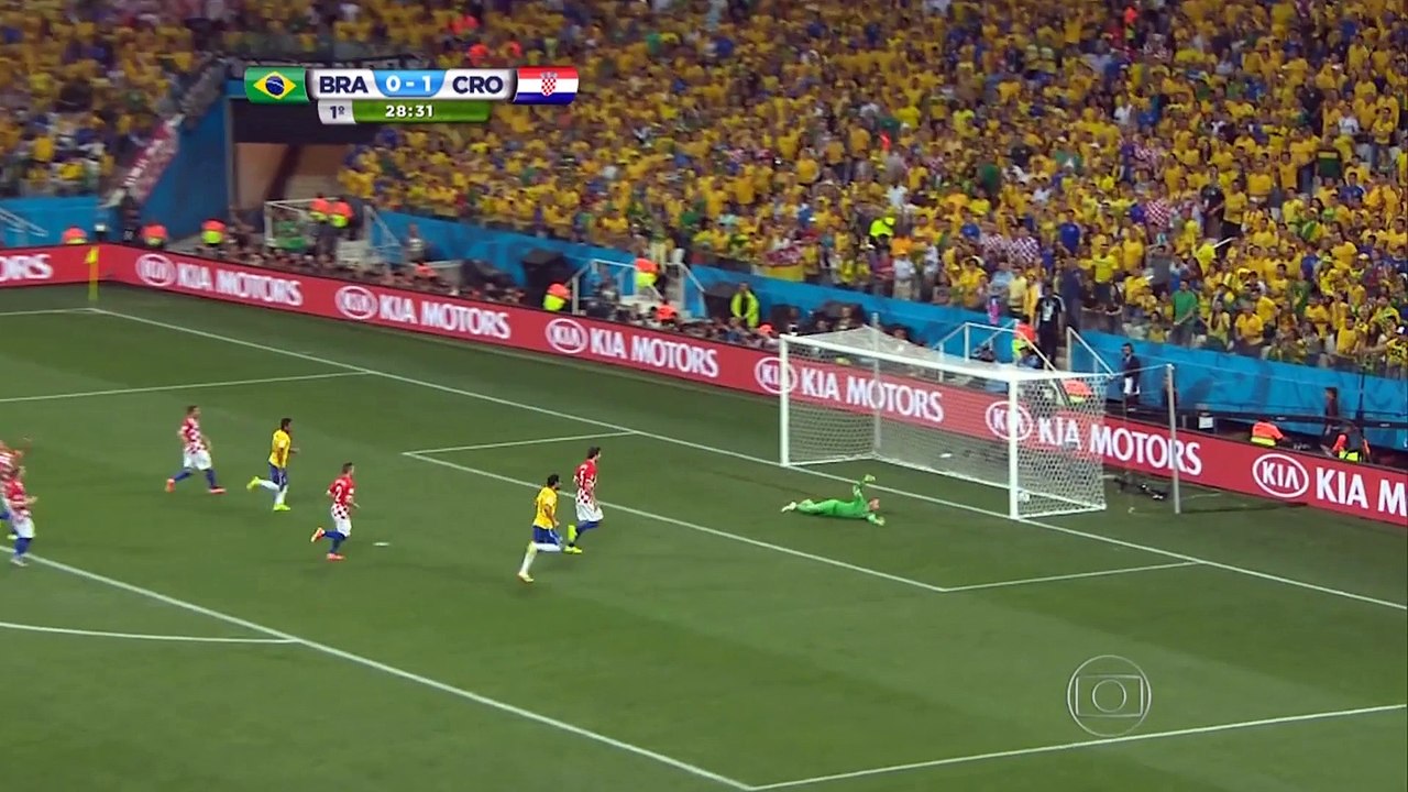 Fred & Farid Paris pour Orangina Schweppes France - soda Miss O, «Canette antifoot miss O!» - juin 2014