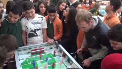 Semih Kaya, Bergama'da Öğrencilerle Langırt Oynadı