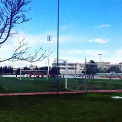 Δύσκολες καιρικές συνθήκες στην προπόνηση του Ολυμπιακού στο Ρέντη