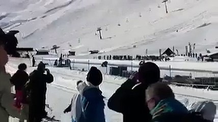 رووووعة فيديو في قمة الروعة لسيارة تتزحلق على الثلج