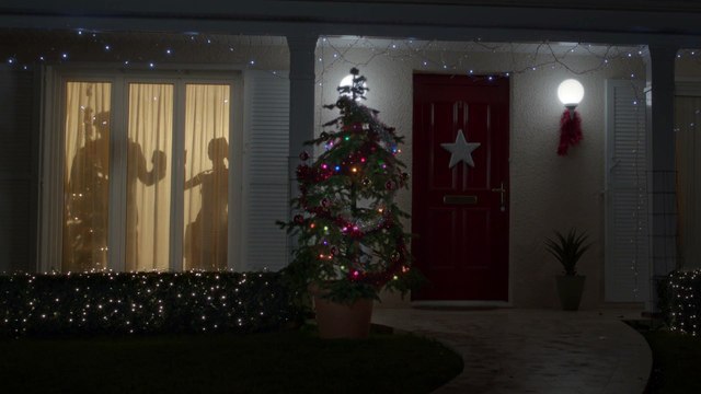 M6 Créations pour Verisure (Securitas Direct) - alarmes télésurveillées, «Noël, avec Stéphane Plaza» - octobre 2014 - les ombres