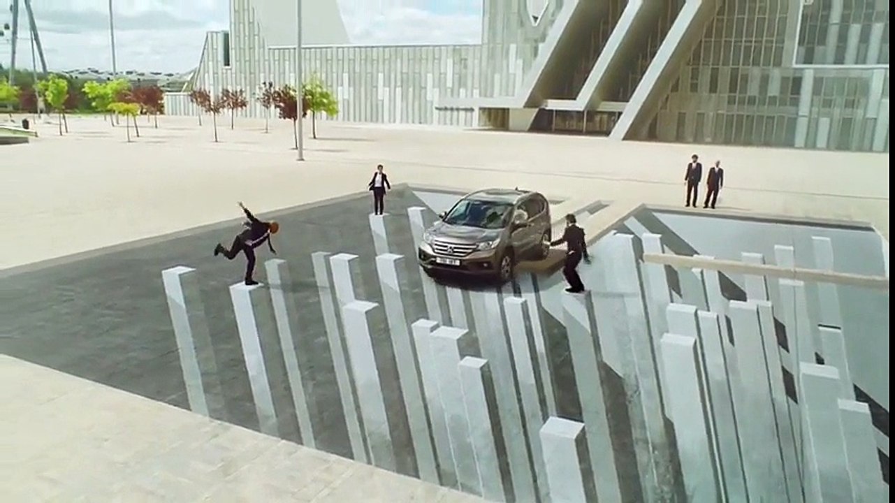McGarryBowen Londres pour Honda - voiture Honda CR V, «Honda illusions» - octobre 2013