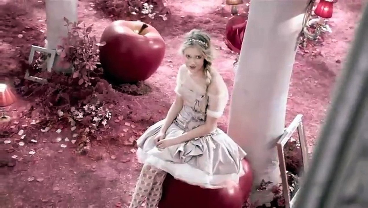 Nina Ricci - parfum Nina L'Elixir - septembre 2010 - "Un conte musical, avec Florrie", 60s