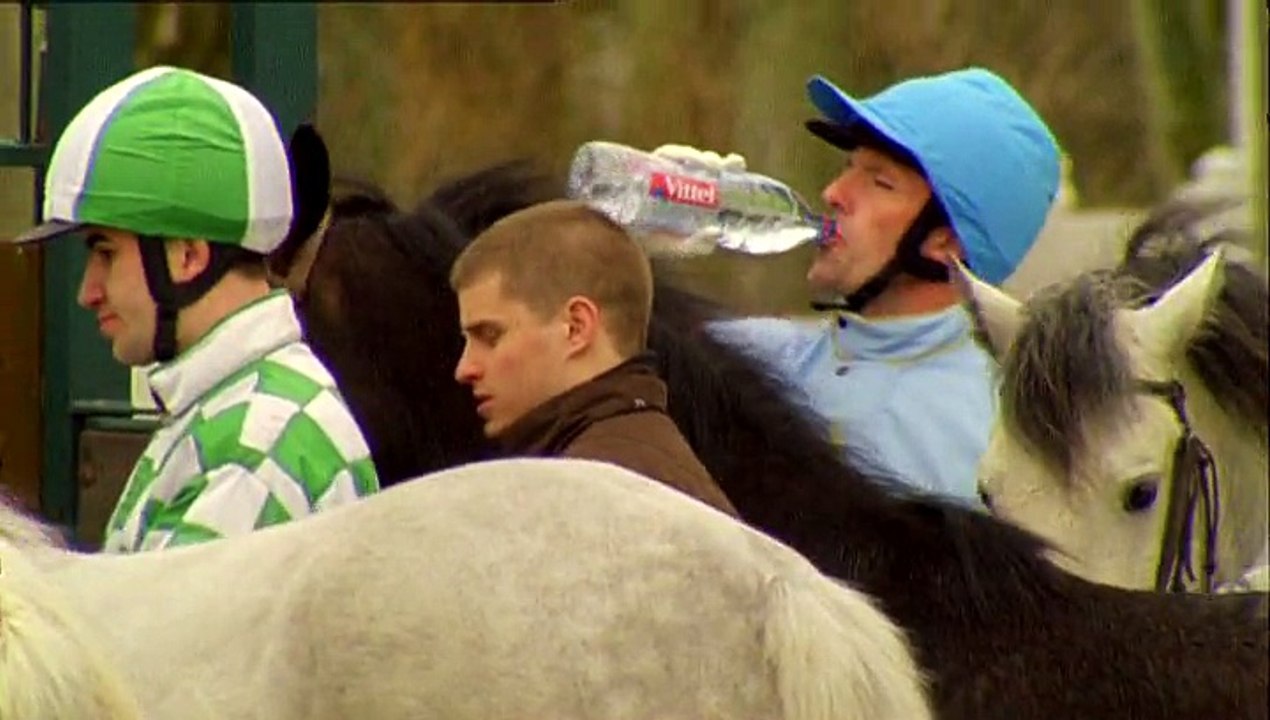 Nestlé Waters - eau minérale Vittel - novembre 2009 - "Hippisme", "Vittel. Il y a quelque chose dans cette eau."