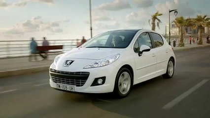 Peugeot - voiture Peugeot 207, "Elle met tout le monde d'accord, www.feline207.net" - décembre 2011