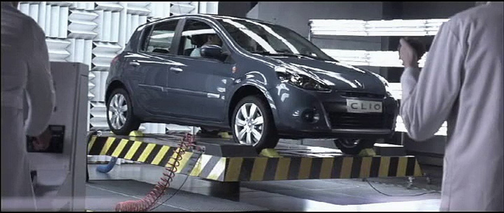 Renault - voiture - février 2010 - "Renault Série Limitée XV de France", Renault Mégane "Suspensions"