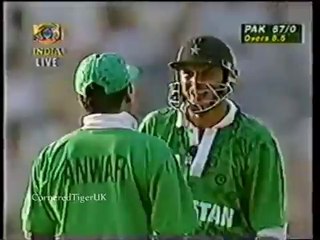 Young Shahid Afridi Smoking SIXES Vs Chaminda Vaas