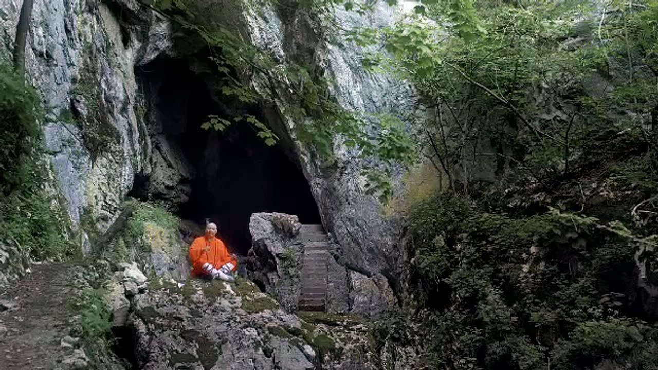 Ogilvy & Mather Londres pour Expedia - agence de voyages Expedia.fr, «Devenez aussi intéressant que vos voyages» - juin 2014 - shaolin