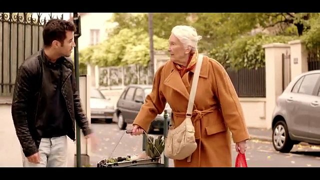 Les Gaulois, Golden Moustache pour SFR - opérateur téléphonie, Internet, télévision SFR 4G, C'est pas fini - décembre 2013 - Arlette