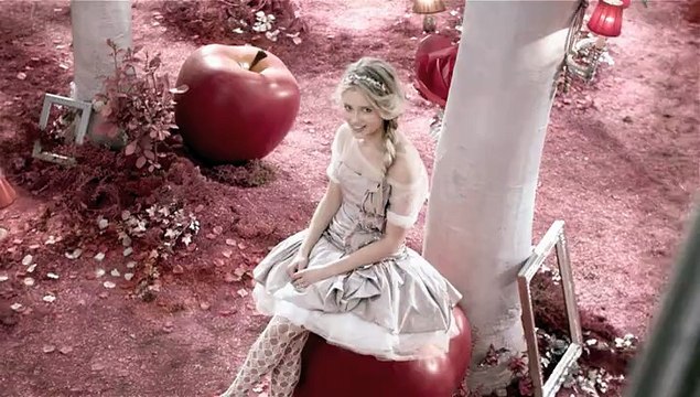 Nina Ricci - parfum Nina L'Elixir - septembre 2010 - Un conte musical, avec Florrie , 60s