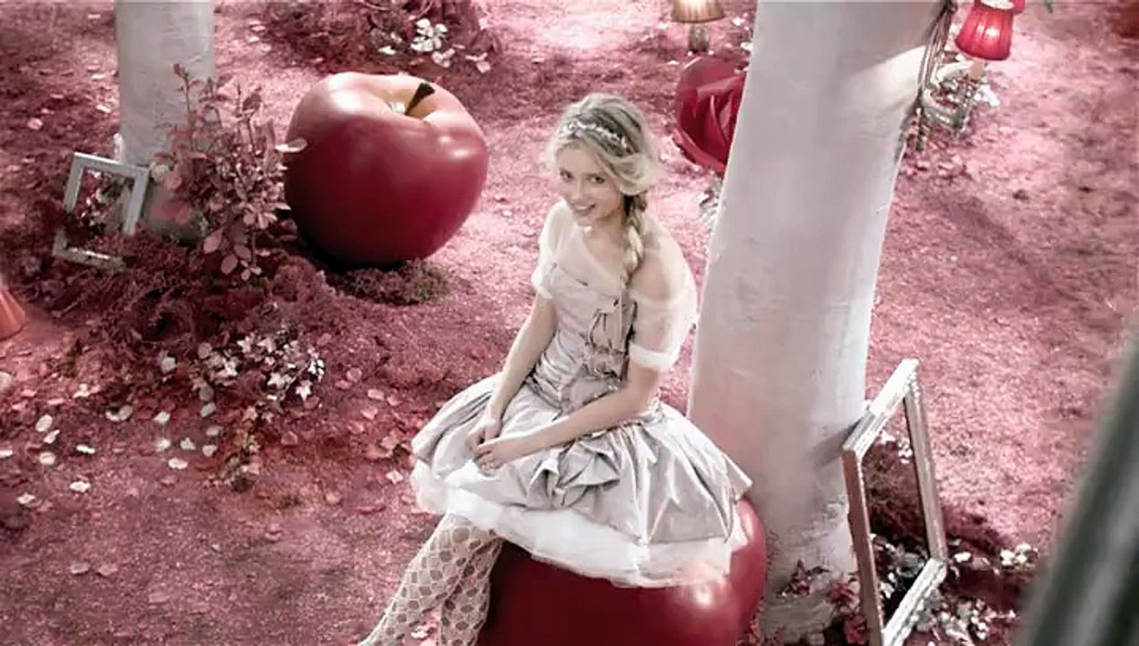 Nina Ricci - parfum Nina L'Elixir - septembre 2010 - "Un conte musical, avec Florrie", 60s