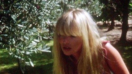 Longchamp - vêtements et accessoires, "Collection printemps 2011" - mars 2011 - "Faraway, avec Kate Moss", trailer 2