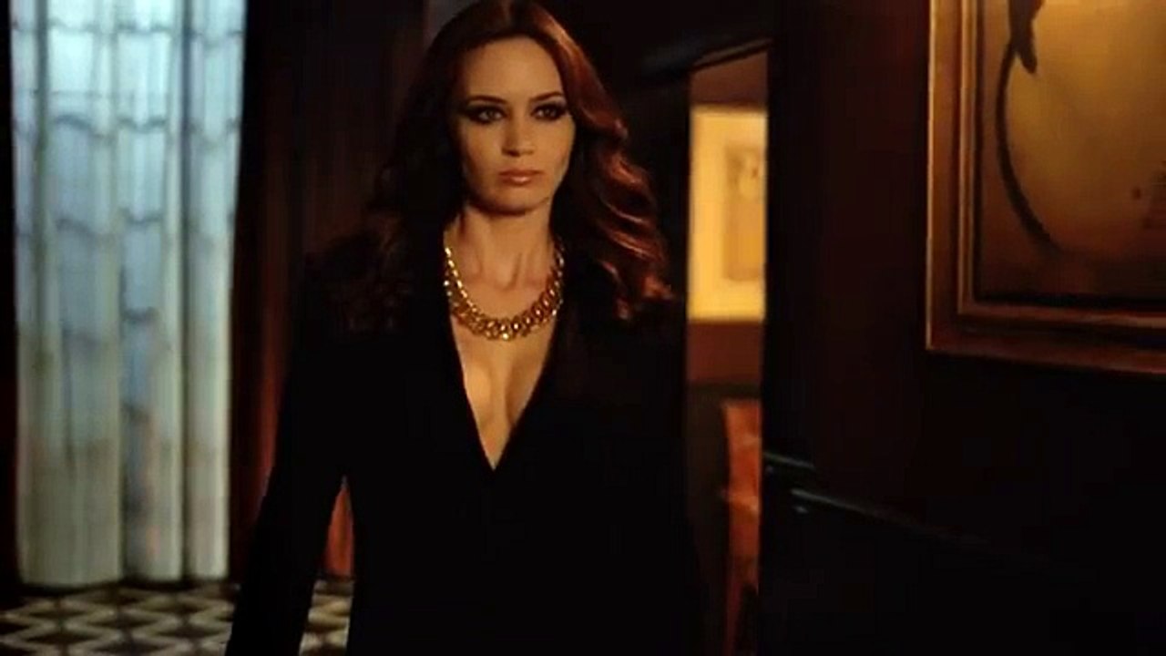 Opium (Yves Saint-Laurent) - parfum, "Emily Blunt" - décembre 2011