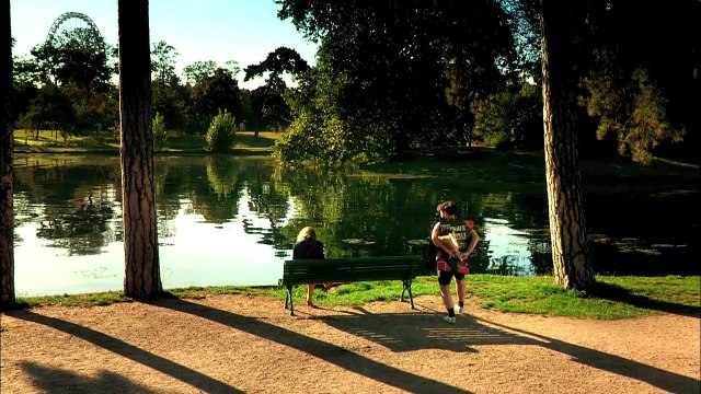 NRJ Mobile - opérateur téléphonique - février 2011 - Les aventures de l'homme sandwich , Le second rendez-vous