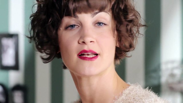 Logis (Fédération Internationale des Logis) - hôtels restaurants, La Plaisirologis - mars 2012 - Episode 1, Julie