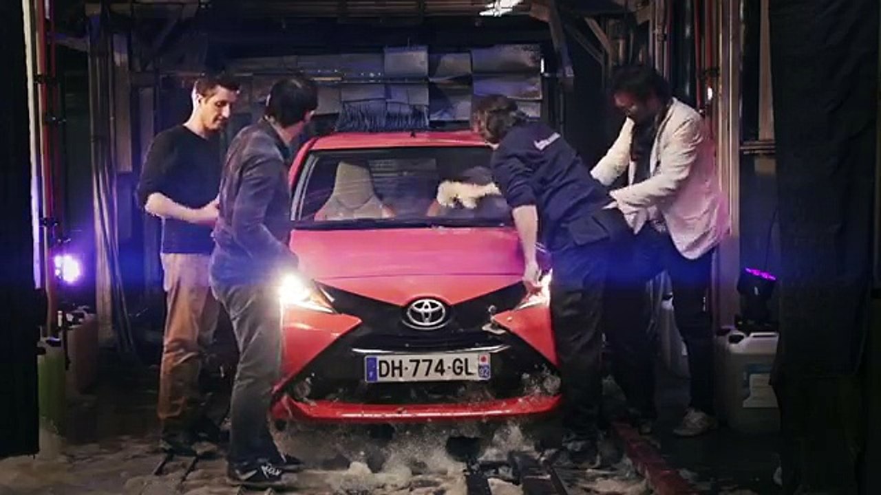 Moxie (ZenithOptimédia), Canal + Régie Digital pour Toyota - voiture Toyota Aygo, «Action Discrète» - octobre 2014